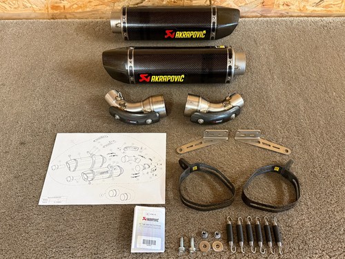 Akrapovic scarico carbonio