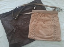 Borsa a tracolla Coccinelle in camoscio- chiusura con cerniera e clip