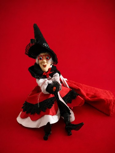 Bambola befana dolcina sulla - dolcina,