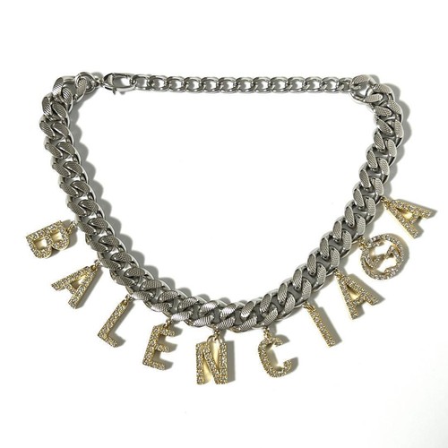 Collana con ciondolo girocollo