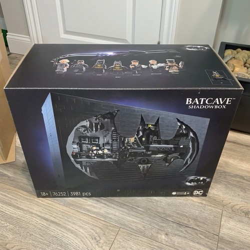 Batcaverna shadow box - batcaverna,