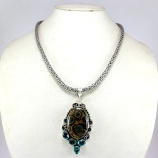 Collana ciondolo corallo