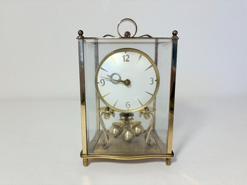 Vecchio orologio kundo - vecchio,