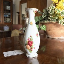 Vaso in porcellana portafiori