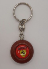 Portachiavi per auto d'epoca marchiato Ferrari in legno e metallo colore marrone