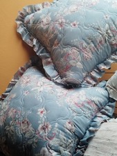 2 Cuscini fantasia fiorita, Blanc Mariclò, 45x45cm +volant, sfoderabili, NUOVI