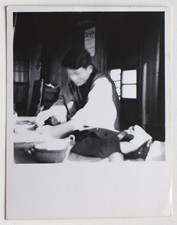 Homme fabrique travail flou mouvement maison - Photo vintage snapshot Japon
