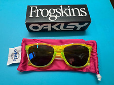 NUOVO CON SCATOLA OAKLEY