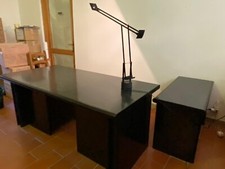 Due librerie nere per ufficio con scrivania e tavolino tutto in ottimo stato.