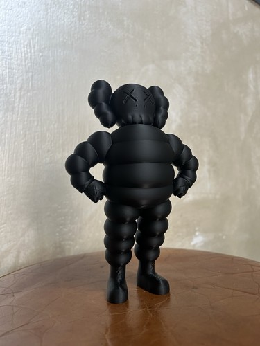 Busto kaws sagomato meta - 3d,