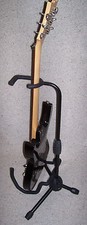 XEOS GUITAR STAND Supporto