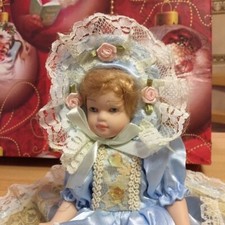 Bambola porcellana con sedia - bambola,