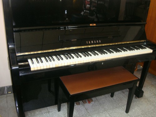 Yamaha upright piano - upright,