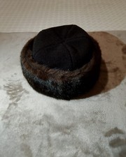 Colbacco Donna in Pelliccia di Visone: Eleganza Invernale e Lusso Senza Tempo.