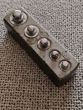 Set Vintage Di 5 Pesi Per Bilancia Con Supporto In Legno ( Tot.190 gr.)