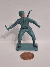 Soldiers and Figures 1/32