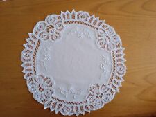 CENTRINO CENTRO TAVOLA RICAMO PUNTO ERBA PIENO  MERLETTO  AGO FATTO MANO CM 37