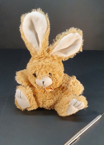 Peluche coniglio seduto