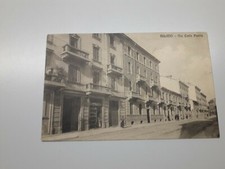 Milano Via Carlo Poerio negozio cartoleria e donna affacciata al balcone