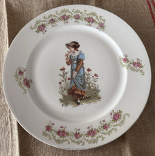 Antico piatto rotondo  in porcellana -  LIMOGES / dama-fiori/rose