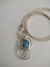 Collana donna Ciondolo Fatto a mano In Filo di Alluminio E Pietra In Resina 