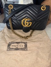 Borsa a tracolla Gucci GG Marmont Matelasse in pelle nera