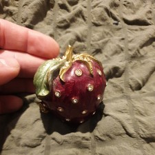 “Strawberry”/Hand