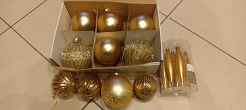 Gold color glass - color,