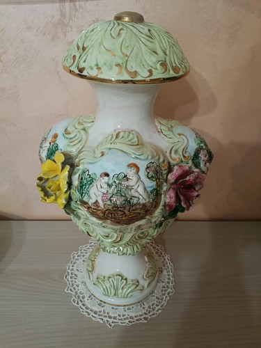 Vecchio vaso soprammobile - , in