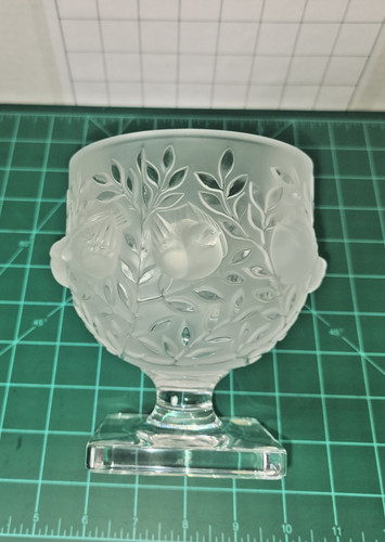 Signed lalique elizabeth - signed,