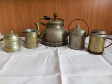 Vecchi oggetti di latta da cucina 