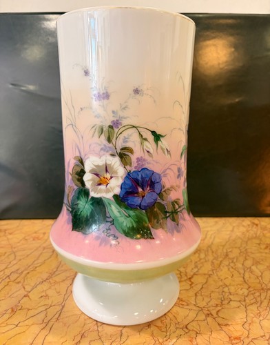 Important vase sur - pieds, en
