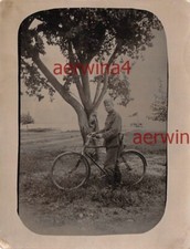 Tedesco Soldato Con Bicicletta Escursionista An Der Mar Baltico