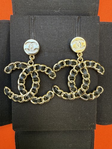 Chanel 25c logo gold - chanel,