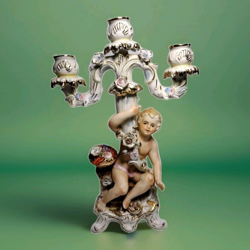 Statuina cherubino porcellana