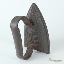Antico ferro da stiro in ghisa decorato vecchio fermacarte fermaporta d'epoca