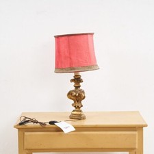 lampada da tavolo antica con base in legno dorato e paralume in tessuto