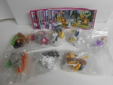 KINDER FERRERO: SERIE 8 MASHA & ORSO + 8 CART.  EN  2019