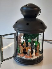 Presepe artigianale realizzato in una lanterna , pastorelli da 4cm