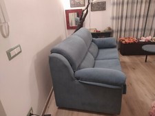 divano 3 posti usato da un anno e mezzo tessuto seduta e cuscini sfoderabili