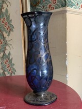Vaso antico blu con dettagli color argento
