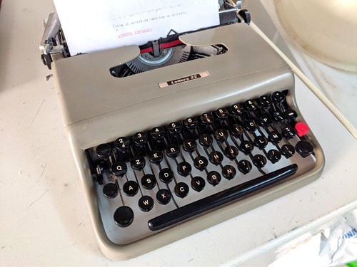 Macchina scrivere olivetti - scrivere,