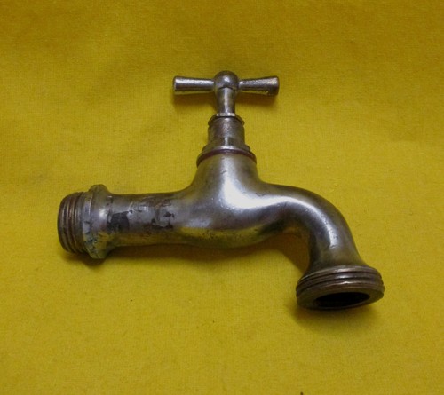 Antico rubinetto acqua - ✅,