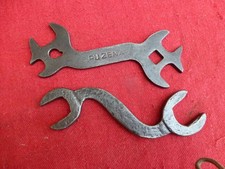 2 ANCIENNES CLES EN FER FORGE