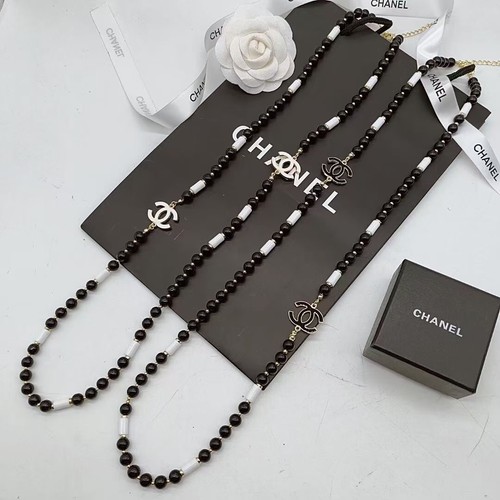 Collana con smalto - e, diamanti