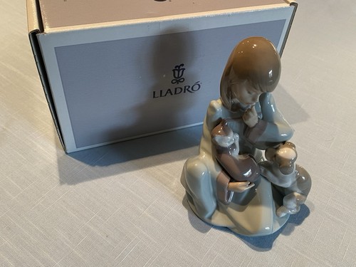 Lladro cat nap - 5640, with