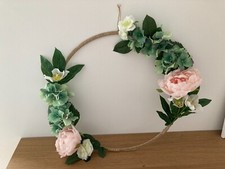 Ghirlanda fuoriporta floreale artigianale