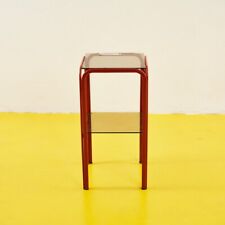 tavolino in metallo rosso con doppio ripiano in vetro