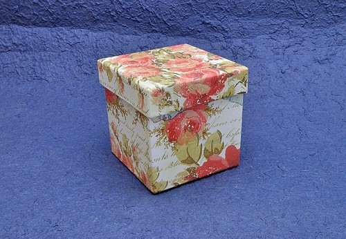 Scatola cartone con - in,