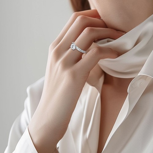 Anello con diamanti coltivati